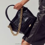 ⁦أيقونة صغيرة سلسلة انتزاع حقيبة 8840R703 أسودRussell And Bromley⁩ - الصورة ⁦4⁩