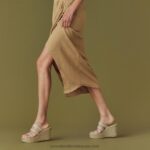 ⁦إسفين حزام الثلاثي الكونية 8840R127 ذهب نحيف Russell And Bromley⁩ - الصورة ⁦4⁩