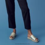 ⁦البغل flatform moneypot 8840R389 ذهب نحيف Russell And Bromley⁩ - الصورة ⁦4⁩