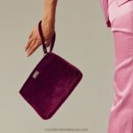 ⁦الحقيبة العلوية الرمز البريدي toppouch 8840R780 أحمرRussell And Bromley⁩ - الصورة ⁦4⁩