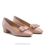 ⁦المحكمة تقليم القوس العاشق 8840R131 لون القرنفل نحيف Russell And Bromley⁩ - الصورة ⁦2⁩