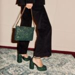 ⁦بالإضافة إلى حقيبة كتف سلسلة واحدة 8840R692 أخضرRussell And Bromley⁩ - الصورة ⁦4⁩