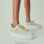 ⁦حذاء بوردووك دانتيل 8840R78 أبيض نحيف Russell And Bromley⁩ - الصورة ⁦4⁩