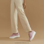 ⁦حذاء رياضي بدون أربطة 8840R26 لون القرنفل نحيف Russell And Bromley⁩ - الصورة ⁦4⁩