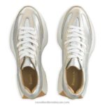 ⁦حذاء رياضي بنعل متوهج الساعة الرملية 8840R68 معدني نحيف Russell And Bromley⁩ - الصورة ⁦3⁩