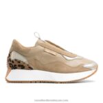 حذاء رياضي خالٍ من الدانتيل 8840R7 اللون البيج نحيف Russell And Bromley