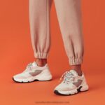 ⁦حذاء رياضي صافرة عداء أبي 8840R58 أبيض نحيف Russell And Bromley⁩ - الصورة ⁦4⁩