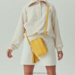 ⁦رولينو ميني كروس 8840R741 أصفرRussell And Bromley⁩ - الصورة ⁦4⁩