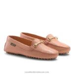 ⁦سائق بيازا snaffle تقليم 8840R233 لون القرنفل نحيف Russell And Bromley⁩ - الصورة ⁦2⁩
