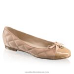 ⁦شقة الباليه مبطن الساحرة 8840R244 لون القرنفل نحيف Russell And Bromley⁩ - الصورة ⁦2⁩