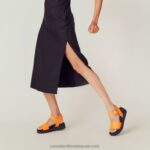 ⁦صندل بوسطن رياضي فلاتفورم 8840R387 البرتقالي نحيف Russell And Bromley⁩ - الصورة ⁦4⁩