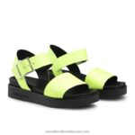 ⁦صندل بوسطن رياضي فلاتفورم 8840R388 أصفر نحيف Russell And Bromley⁩ - الصورة ⁦2⁩
