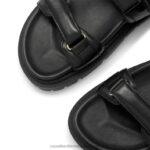 ⁦صندل تراكس بنعل مشقوق 8840R374 أسود نحيف Russell And Bromley⁩ - الصورة ⁦4⁩