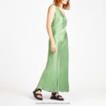 ⁦صندل تراكس بنعل مشقوق 8840R374 أسود نحيف Russell And Bromley⁩ - الصورة ⁦5⁩