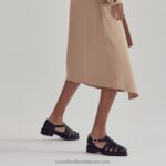 ⁦صندل صياد مكتنزة 8840R248 أسود نحيف Russell And Bromley⁩ - الصورة ⁦4⁩