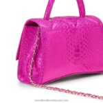 ⁦على حقيبة الاستيلاء منظم الصخور 8840R726 لون القرنفلRussell And Bromley⁩ - الصورة ⁦4⁩