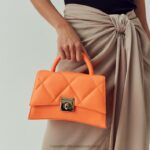 ⁦على حقيبة الاستيلاء منظم الصخور 8840R738 البرتقاليRussell And Bromley⁩ - الصورة ⁦4⁩
