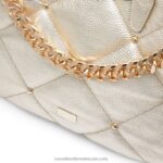 ⁦لحاف مرصع بالنجوم وحقيبة مسكة 8840R705 معدنيRussell And Bromley⁩ - الصورة ⁦4⁩