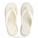 ⁦hoxton اصبع القدم صندل flatform 8840R412 عاج نحيف Russell And Bromley⁩ - الصورة ⁦3⁩