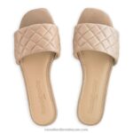 ⁦quiltmule مبطن بغل مسطح 8840R396 لون القرنفل نحيف Russell And Bromley⁩ - الصورة ⁦3⁩
