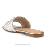 ⁦quiltmule مبطن بغل مسطح 8840R397 فضة نحيف Russell And Bromley⁩ - الصورة ⁦4⁩